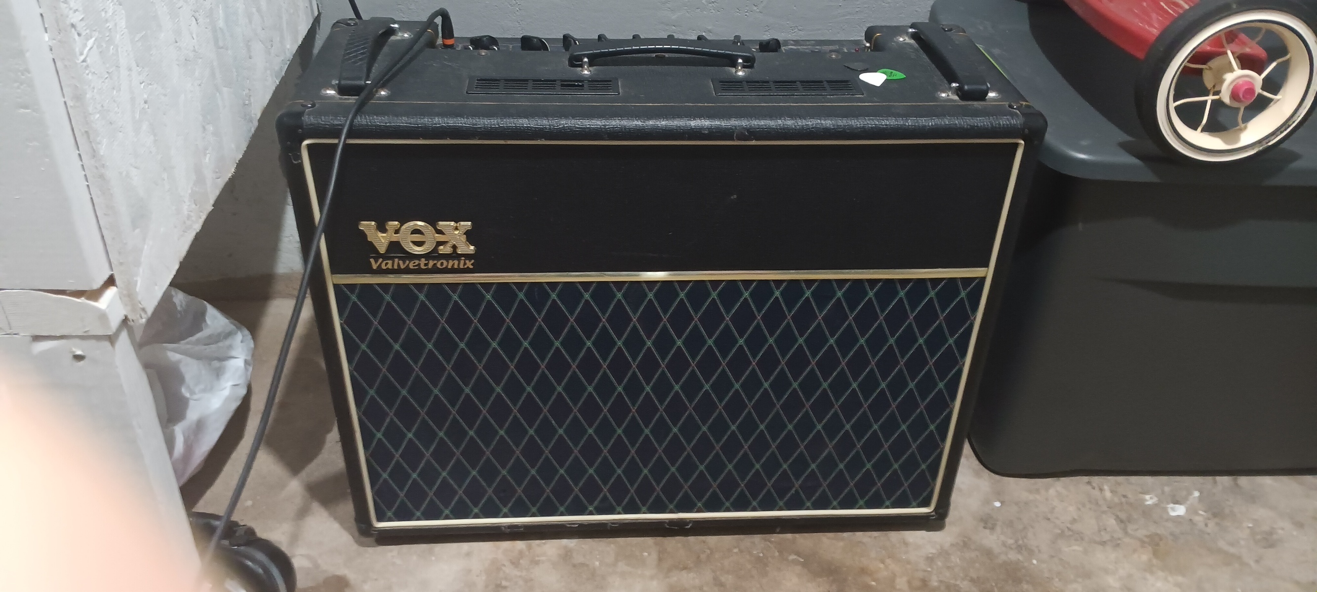 Amp Rig by riley_cardiel featuring Vox Valvetronix VT40X Classic Blue 40-watt 1 x 10-inch Combo Amplifier