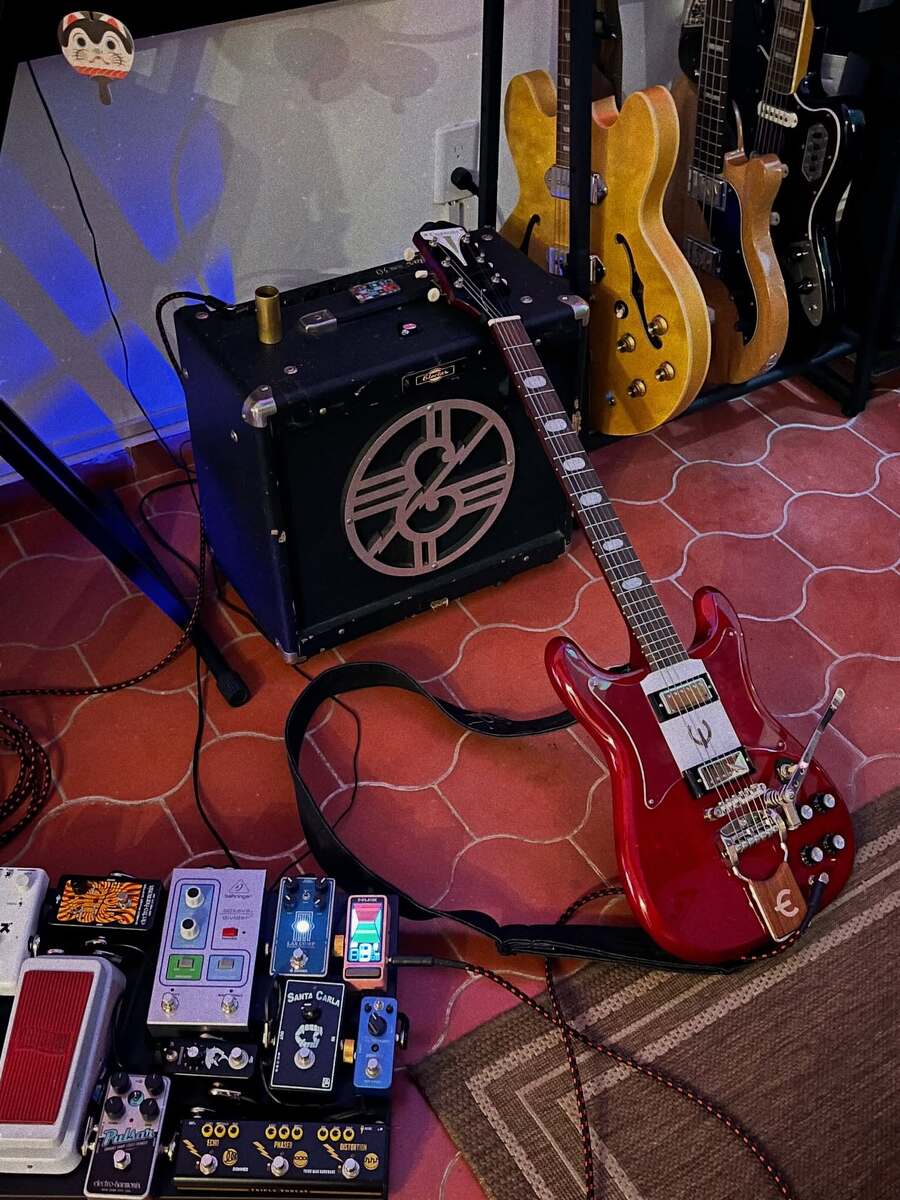 Pedalboard by alejandro_reyna featuring Epiphone Crestwood