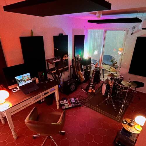 Photo of Teisco Delay and more gear in a studio
