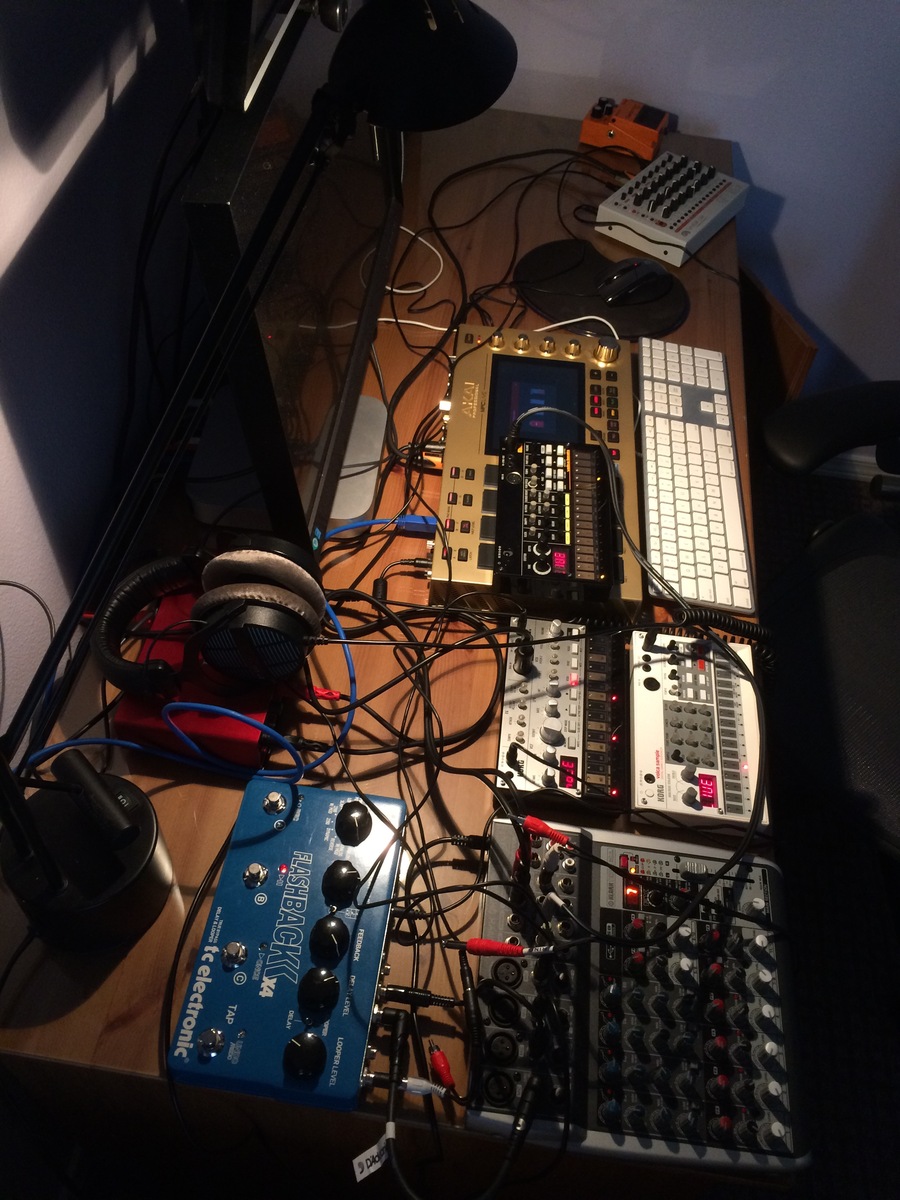 Electronic Studio Setup by msh3005_records featuring Akai Professional MPC Live, Korg Volca Sample, and Korg Volca Beats and 2 more pieces of gear