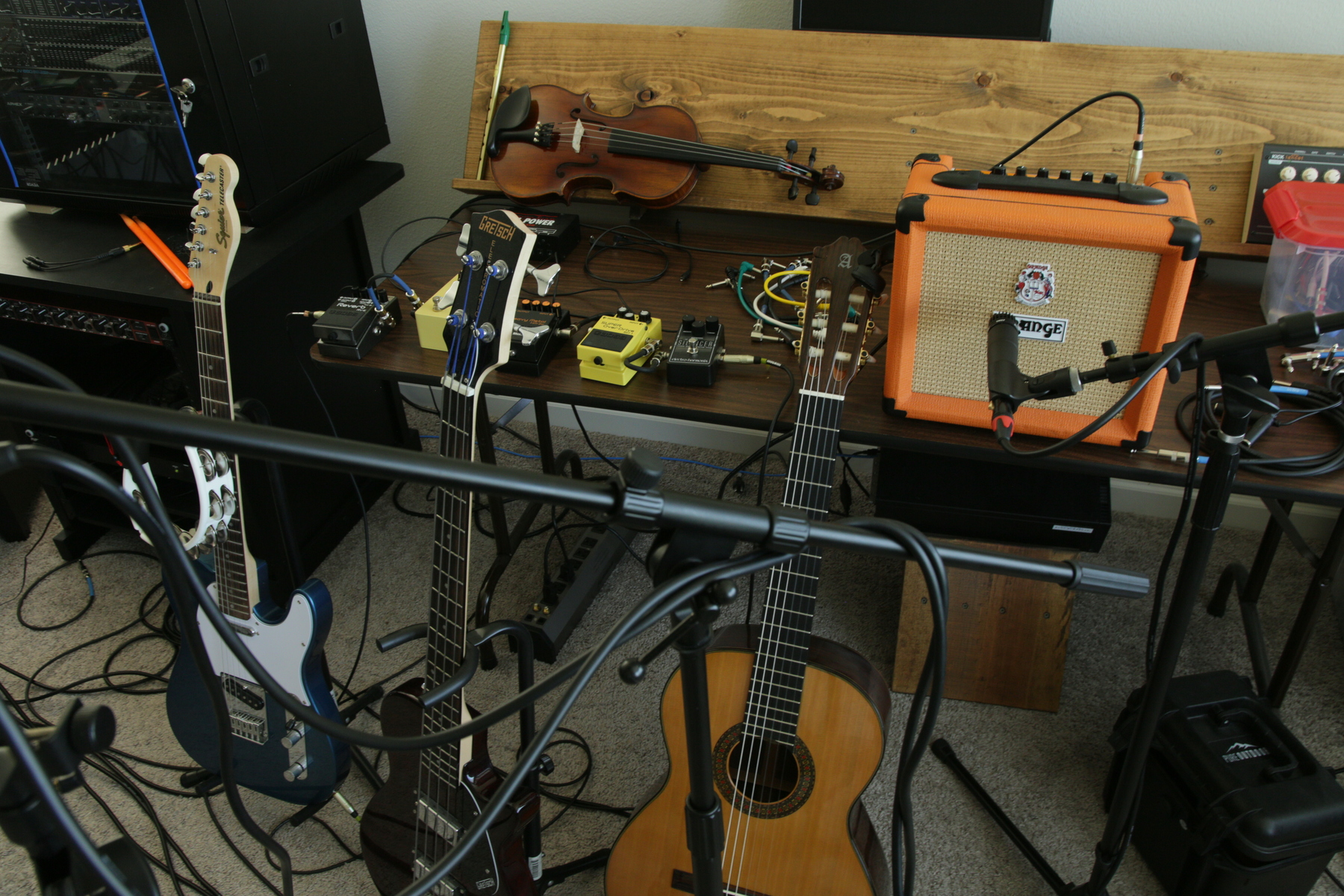 Electronic Studio Setup by msh3005_records featuring Alhambra 6P, Gretsch G2220 Electromatic Junior Jet Bass II, and Squier Affinity Series Telecaster and 2 more pieces of gear