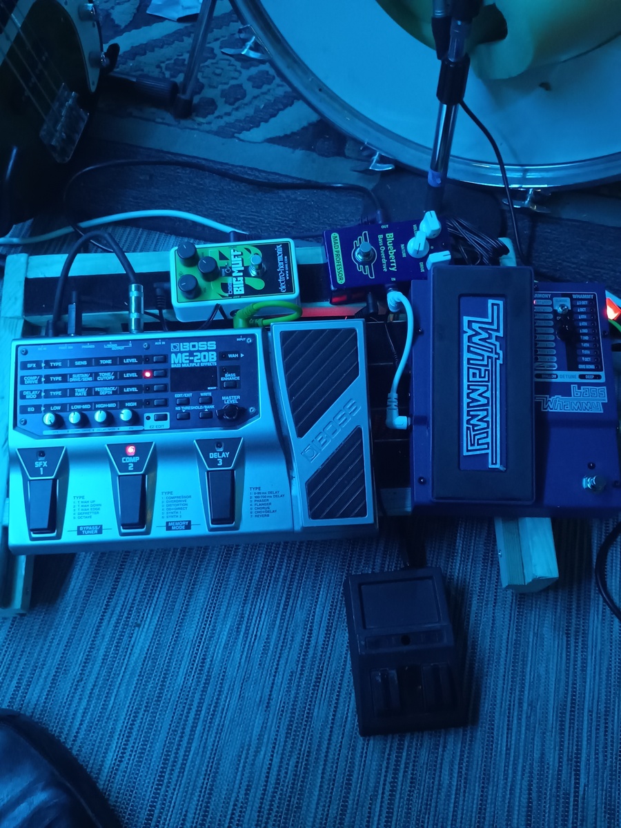 Metal Pedalboard by alm featuring DigiTech WHAMMY Bass Pitch Effect Pedal, Boss ME-20B Bass Multi-Effect Unit, and Electro-Harmonix Nano Bass Big Muff Pi Fuzz and 1 more piece of gear