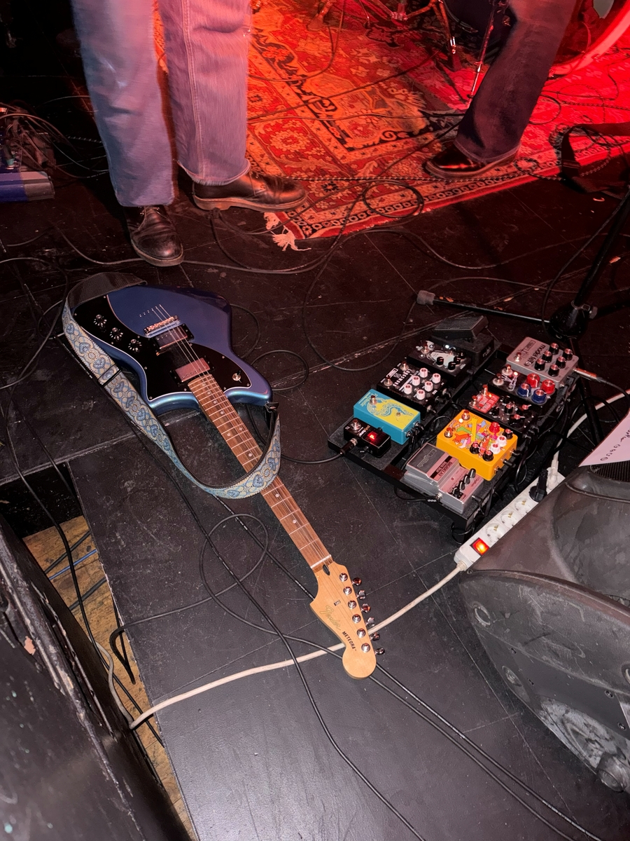 Pedalboard by sveinpedersen featuring Fender Alternate Reality Meteora, Electronic Audio Experiments Model feT, and TC Electronic Polytune Mini 3 Noir and 8 more pieces of gear