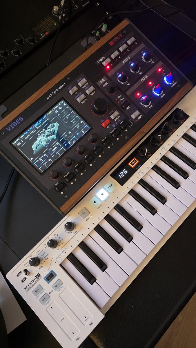 Arturia Synth Setup by drey_andersson featuring Mayer EMI Vibes MD850 and Arturia Keystep 37