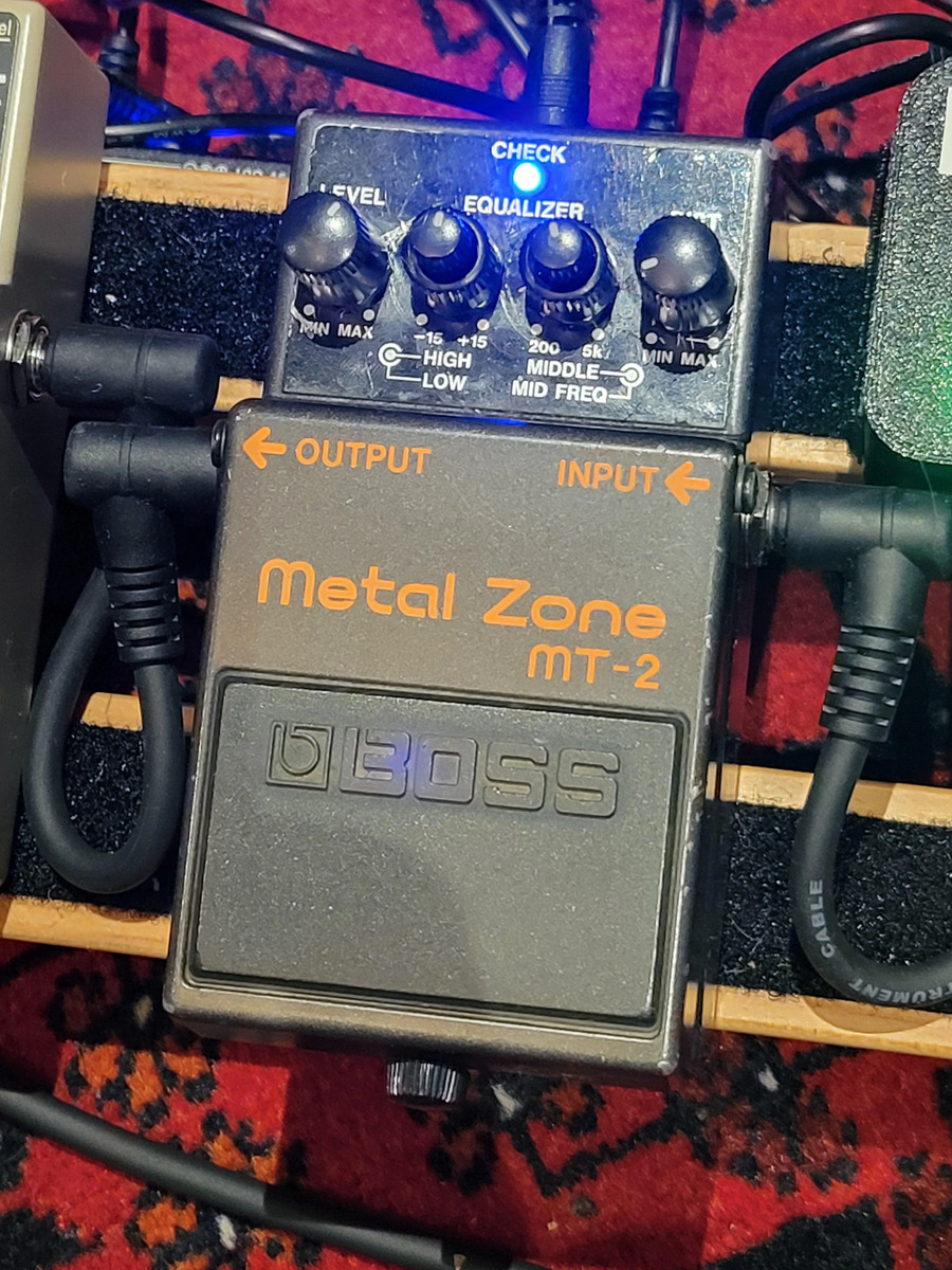 Metal Pedalboard by papercut featuring Boss MT-2 Metal Zone