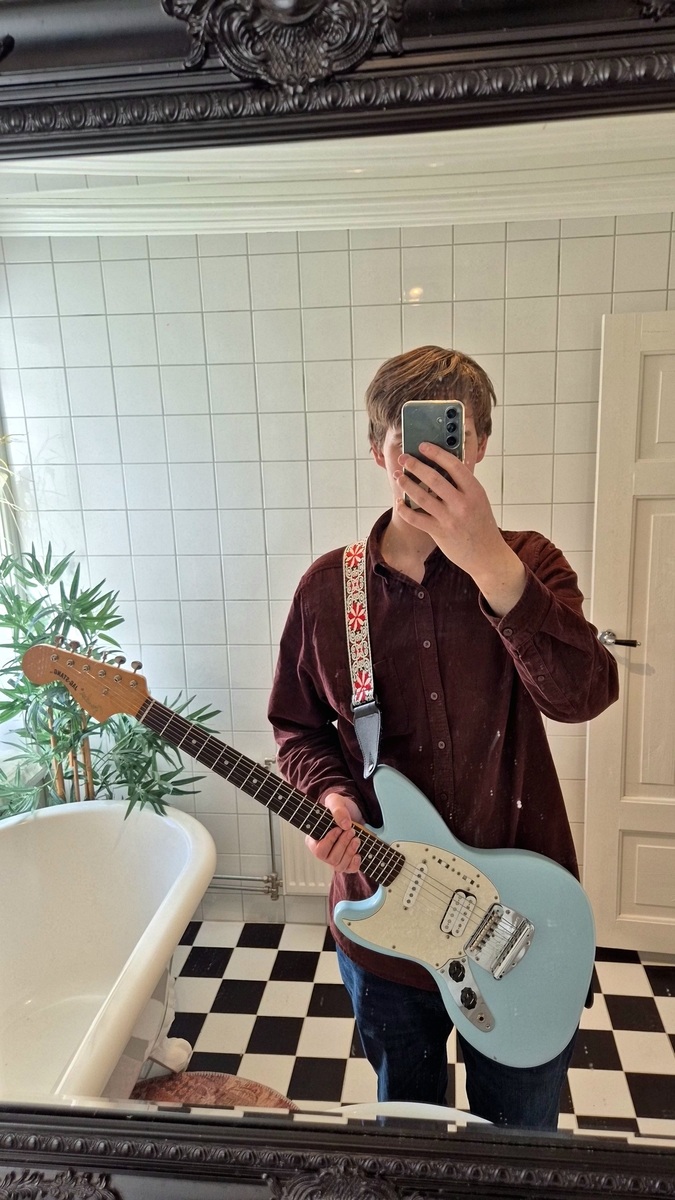 Music Gear Setup by lars_gustav_larsson featuring Fender Jag-Stang Electric Guitar