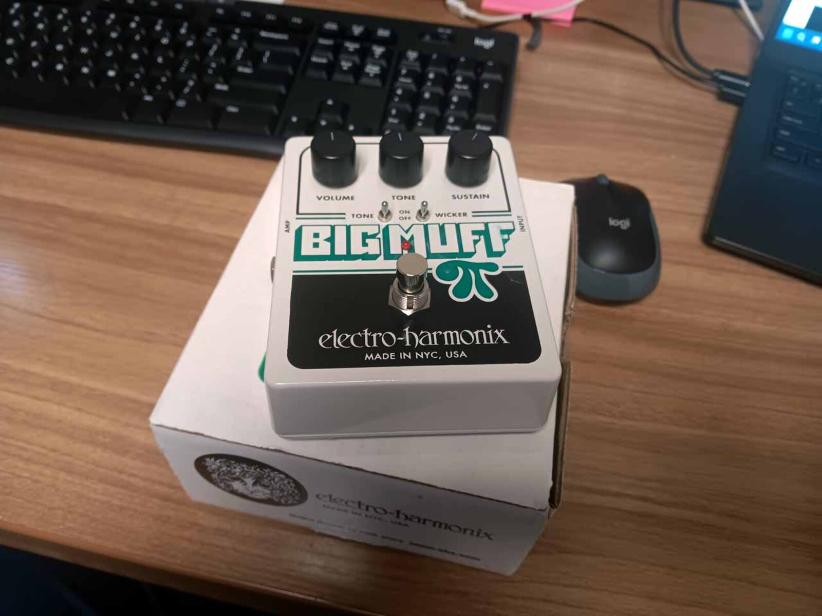 Pedalboard by jeremy_crockett featuring Electro-Harmonix Big Muff Pi with Tone Wicker