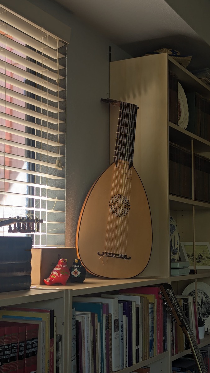 Aria Music Gear Setup by donald_hubert_duffy_iii featuring Aria L75 Lute and Handao Craft 憨刀工艺泥咕咕 (Ni Gugu)