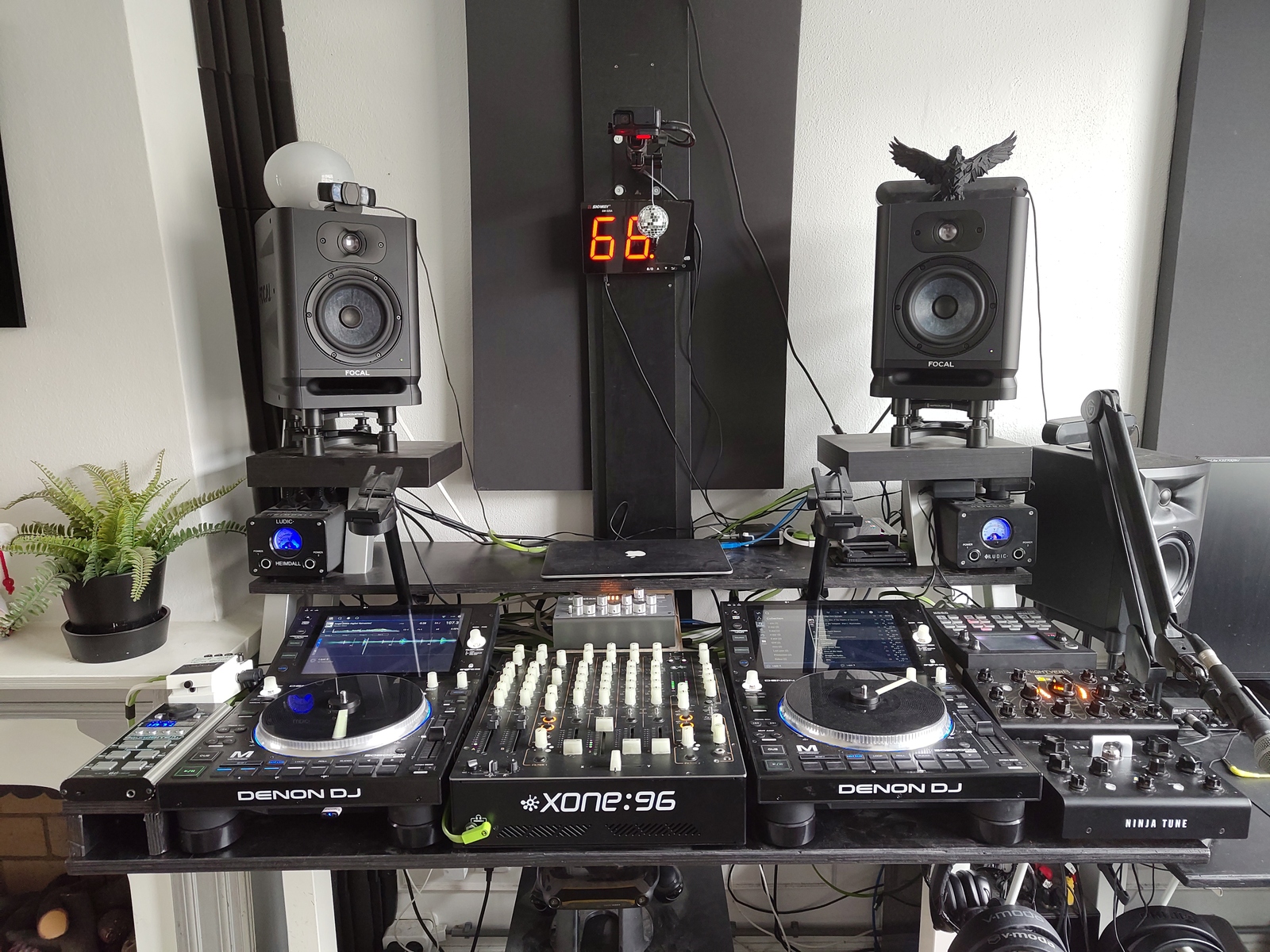 Gear photo by nachtraaf