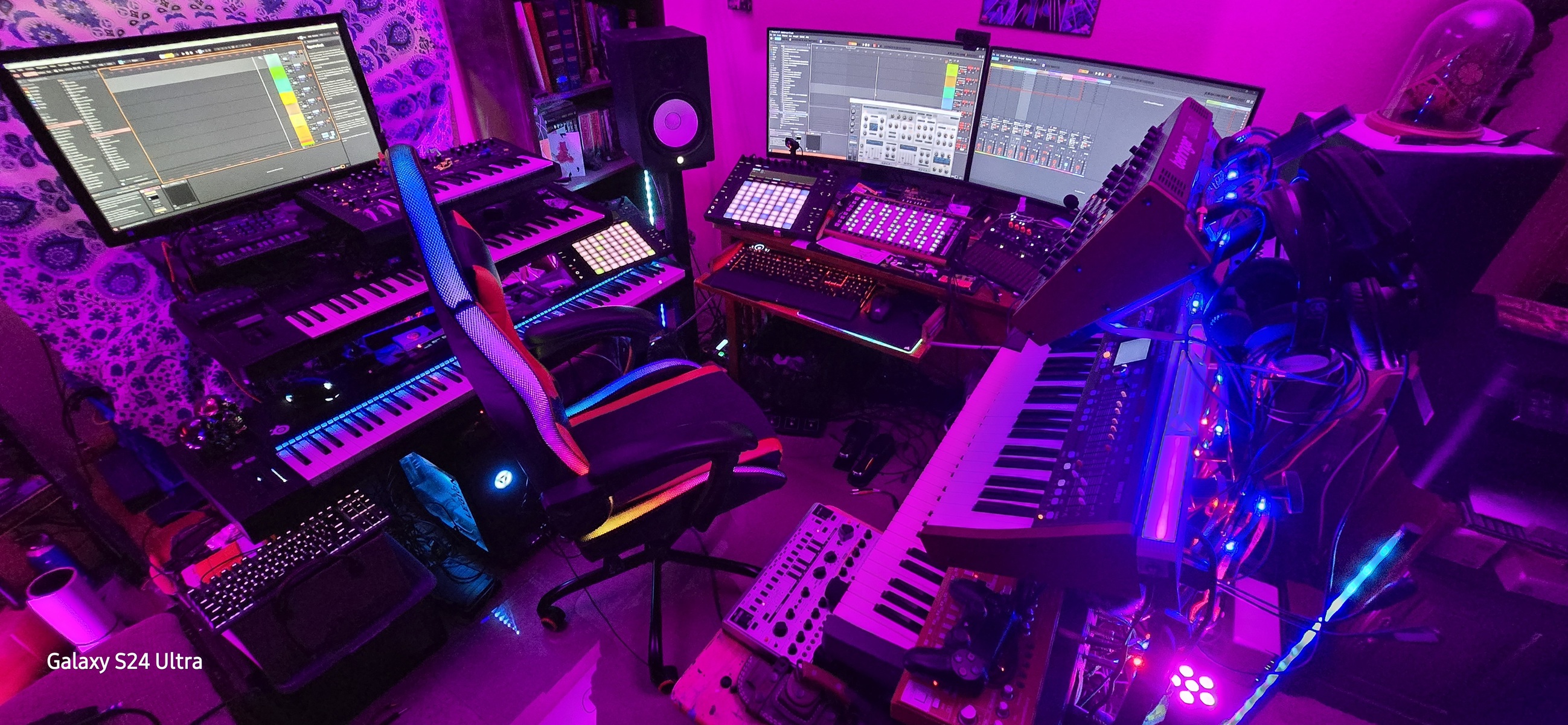 Gear photo by renigadecinetrax