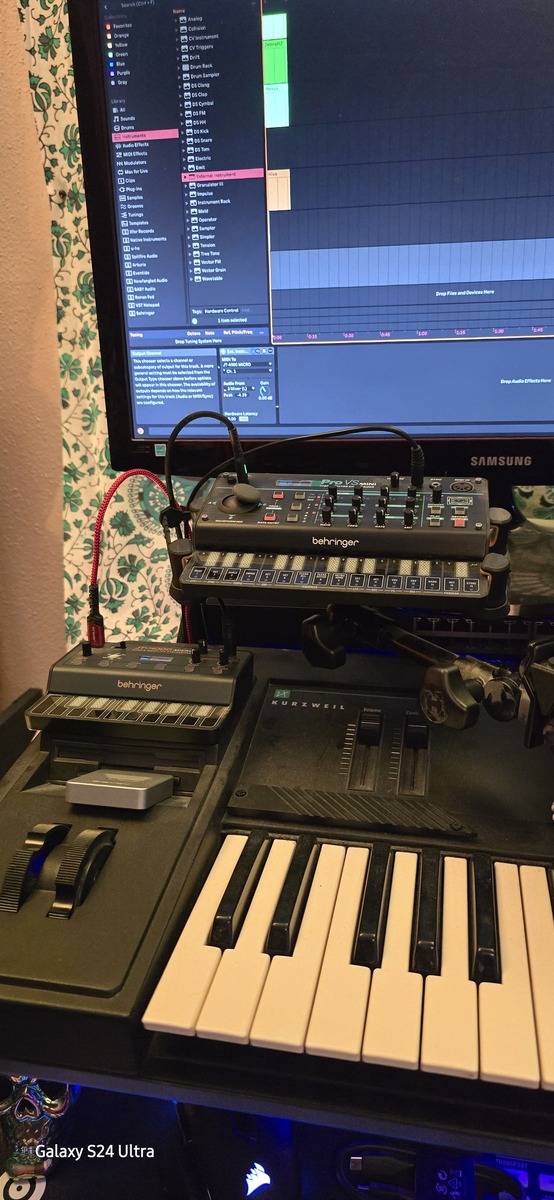 Gear photo by renigadecinetrax