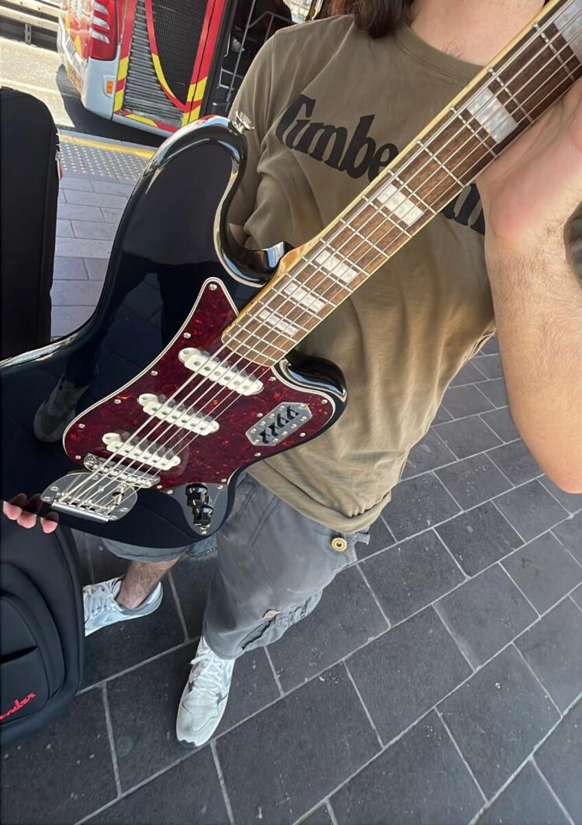 Music Gear Setup by yusufgurfidan featuring Squier Classic Vibe Bass VI