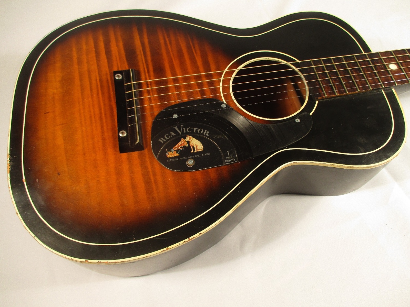 Music Gear Setup by mosritian_101 featuring Silvertone 604 Acoustic Guitar