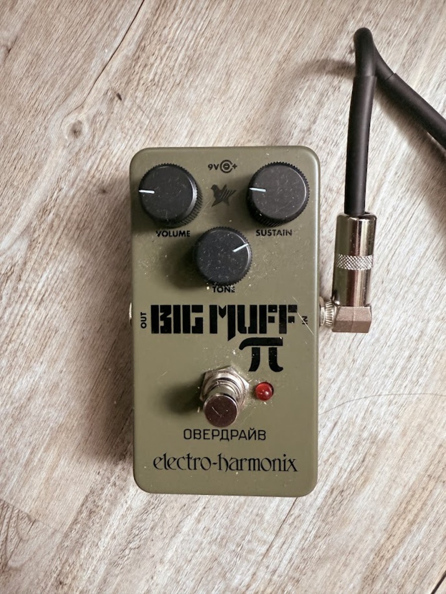 Metal Pedalboard by floeleb featuring Electro-Harmonix Green Russian Big Muff Reissue