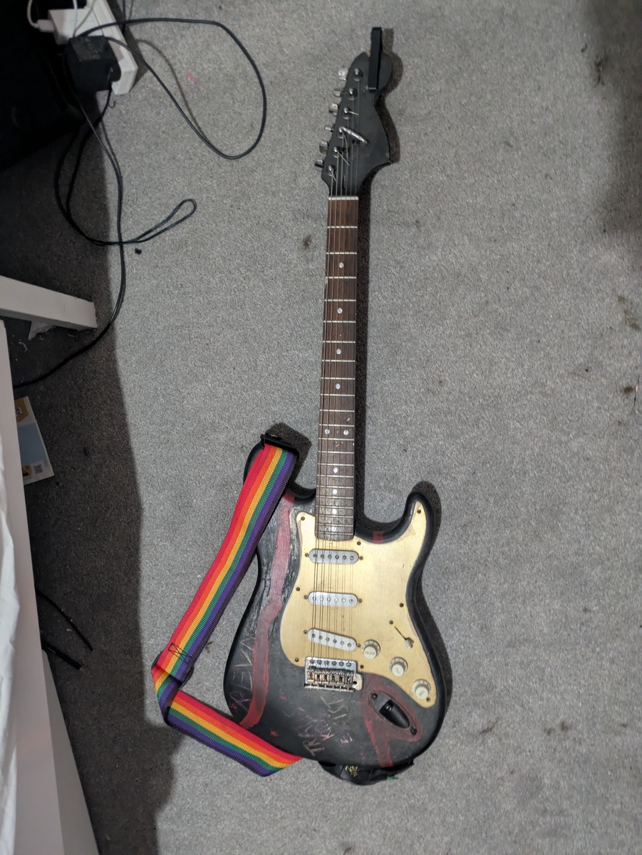 Music Gear Setup by isly featuring Squier Stratocaster 20th Anniversary