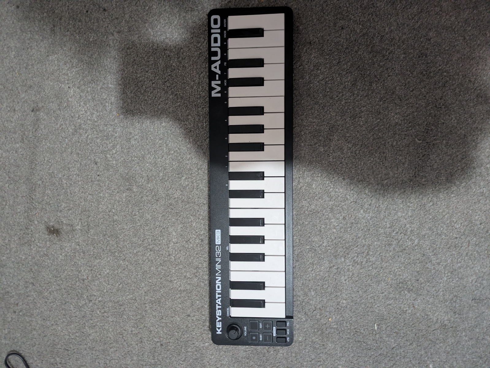 Studio Setup by isly featuring M-Audio Keystation Mini 32 MK3
