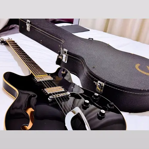 Photo of DeArmond Starfire Custom in a guitar