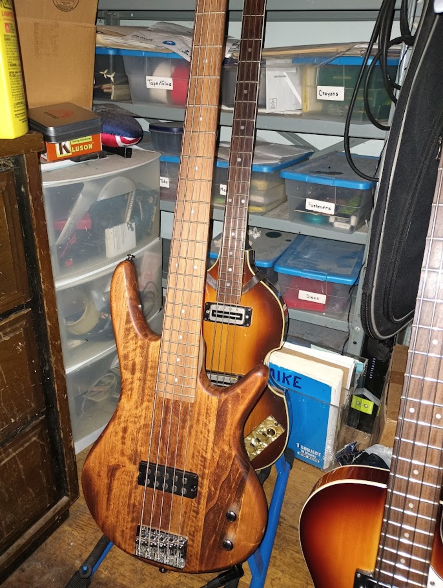 Höfner Music Gear Setup by wannabeatle featuring Ibanez GSR105EX, Höfner 500/1 Bass, and Höfner Ignition Series Club Bass