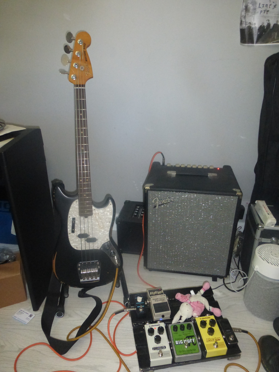 Music Gear Setup by joeclarke featuring Fender JMJ Road Worn Mustang Bass
