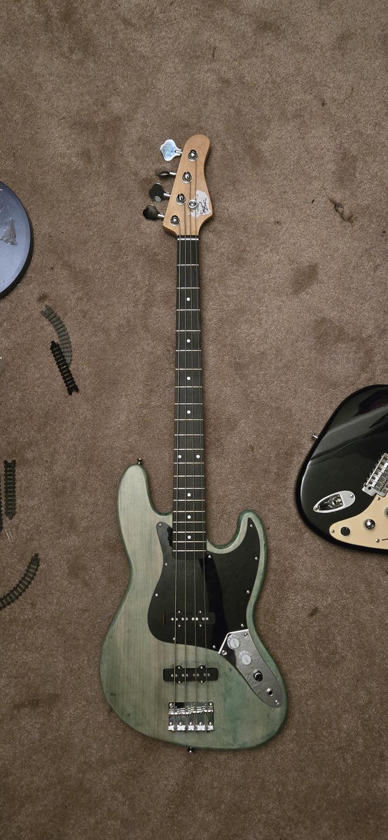 Music Gear Setup by viintage featuring Squier Jazz Bass