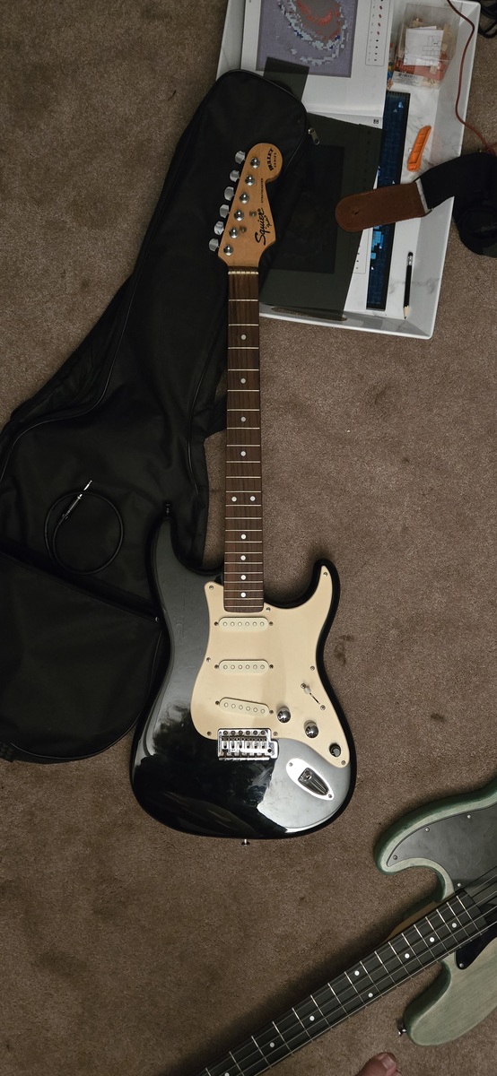 Music Gear Setup by viintage featuring Squier Bullet Stratocaster SSS