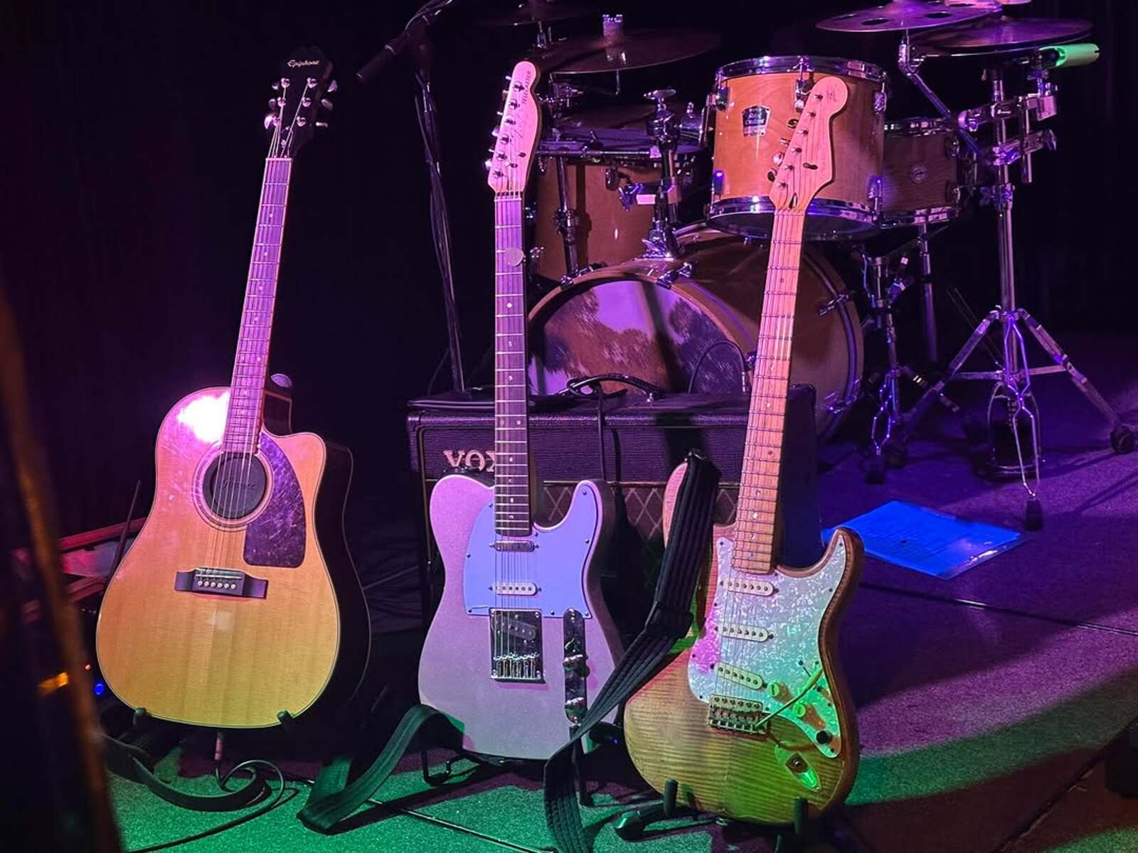 Live Rig by mikky_whalan featuring Epiphone AJ-220SCE, Squier Partscaster Telecaster, and Fender Stratocaster STR-RK Richie Kotzen Signature