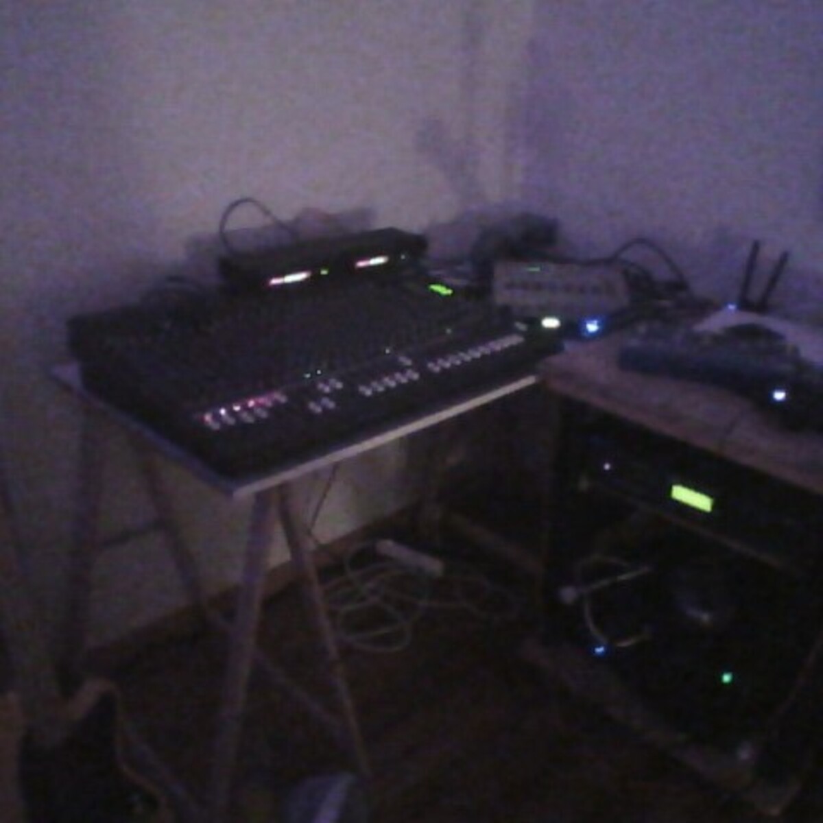 Electronic DJ Setup by hamachi featuring E-mu ESI-4000, Akai S20, and Edirol UA-101 and 4 more pieces of gear