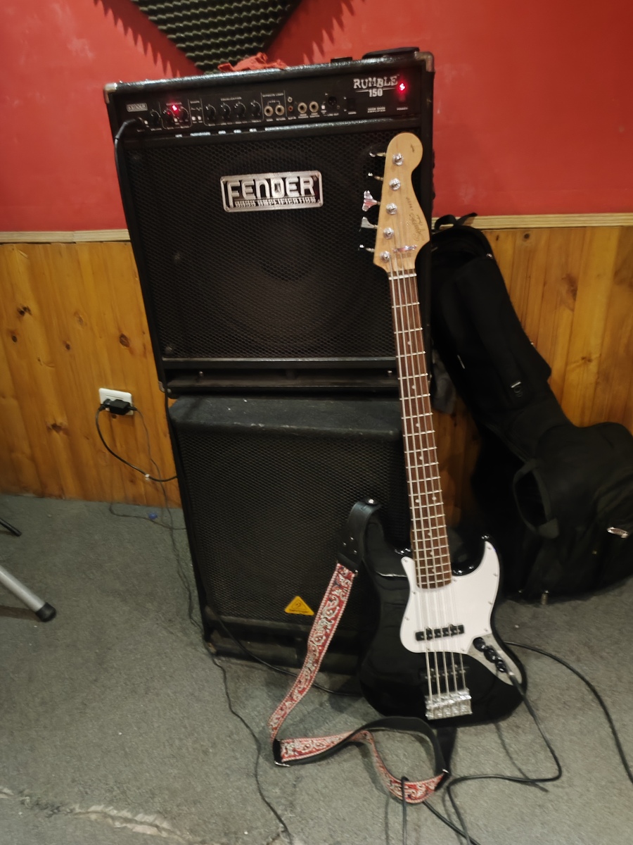 Music Gear Setup by alexander_nava featuring Squier Jazz Affinity V