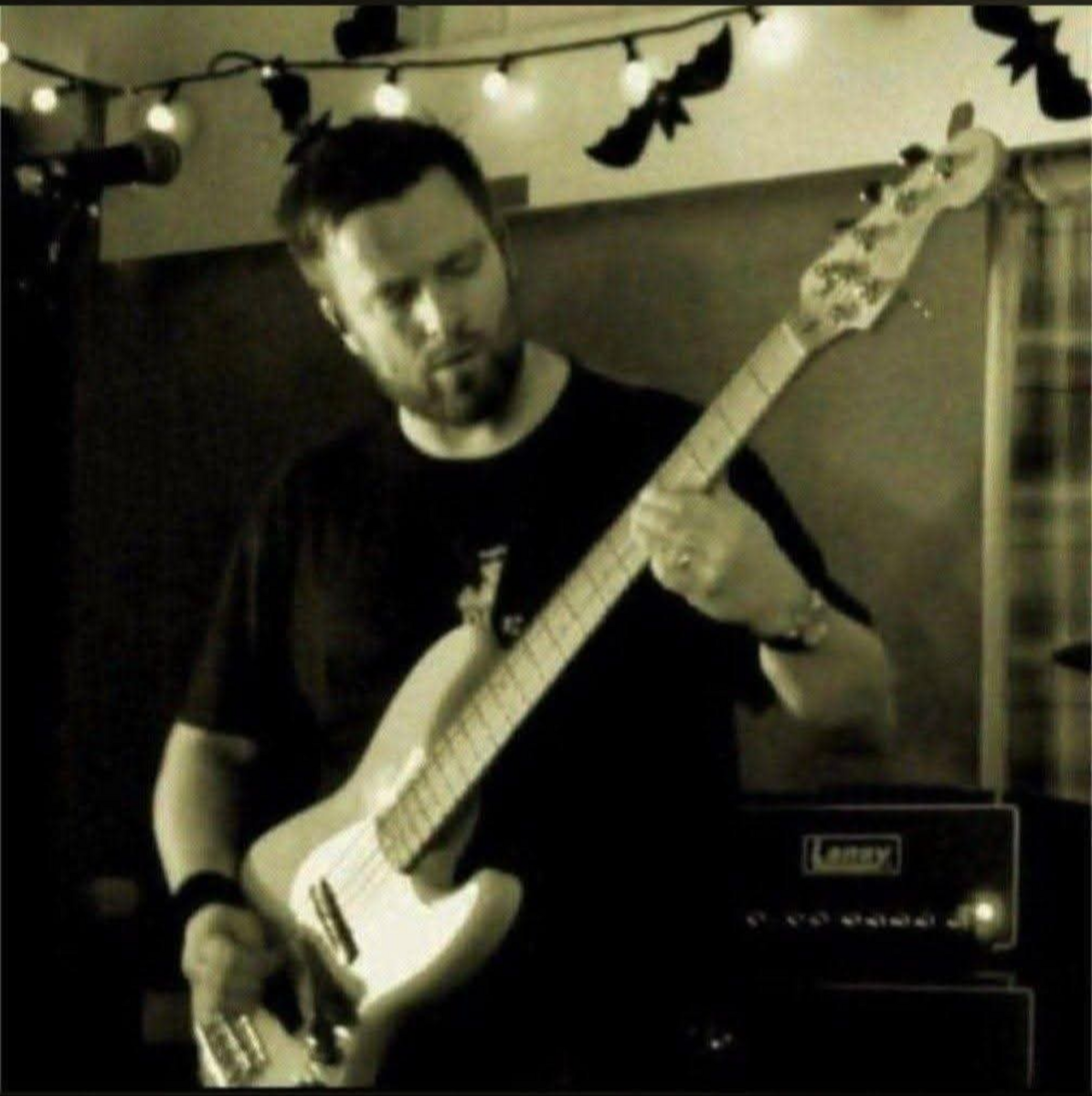 Laney Bass Rig by davenorth89 featuring Fender American Ultra II Jazz Bass V, Laney Digbeth DB500H 500-watt Bass Amplifier Head, and Laney	Digbeth DBV410-4 600-Watt 4x10" Bass Speaker Cabinet