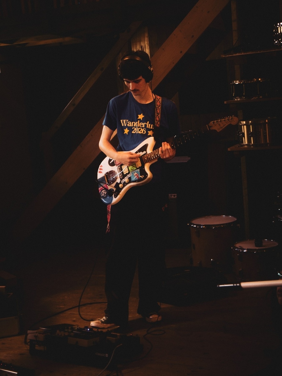 Studio Setup by itsjustmylo featuring Fender Player Jazzmaster