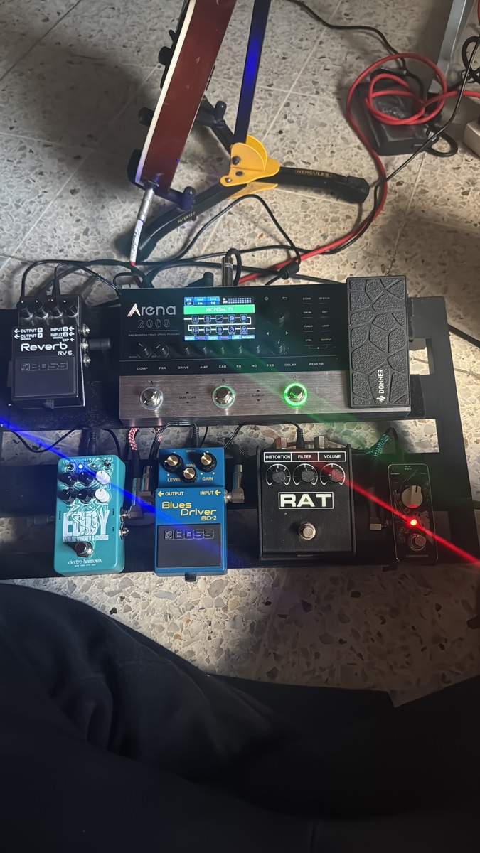 Boss Pedalboard by edsito featuring Donner Arena 2000 Multi Effects Pedal, Pro Co RAT 2, and Boss BD-2 Blues Driver and 2 more pieces of gear