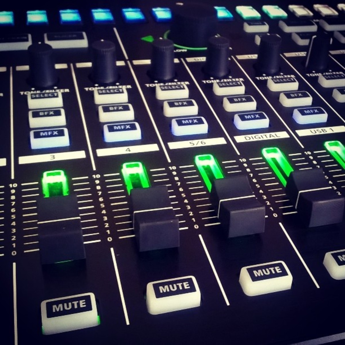 rewtinos's music gear photo