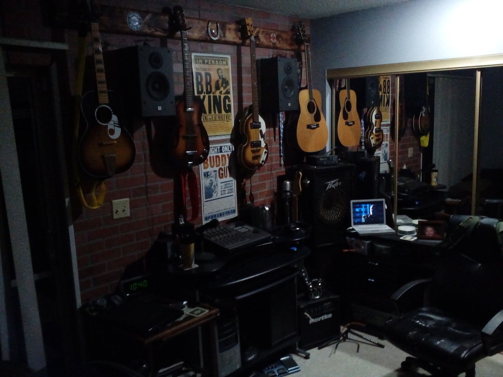 siegen's music gear photo
