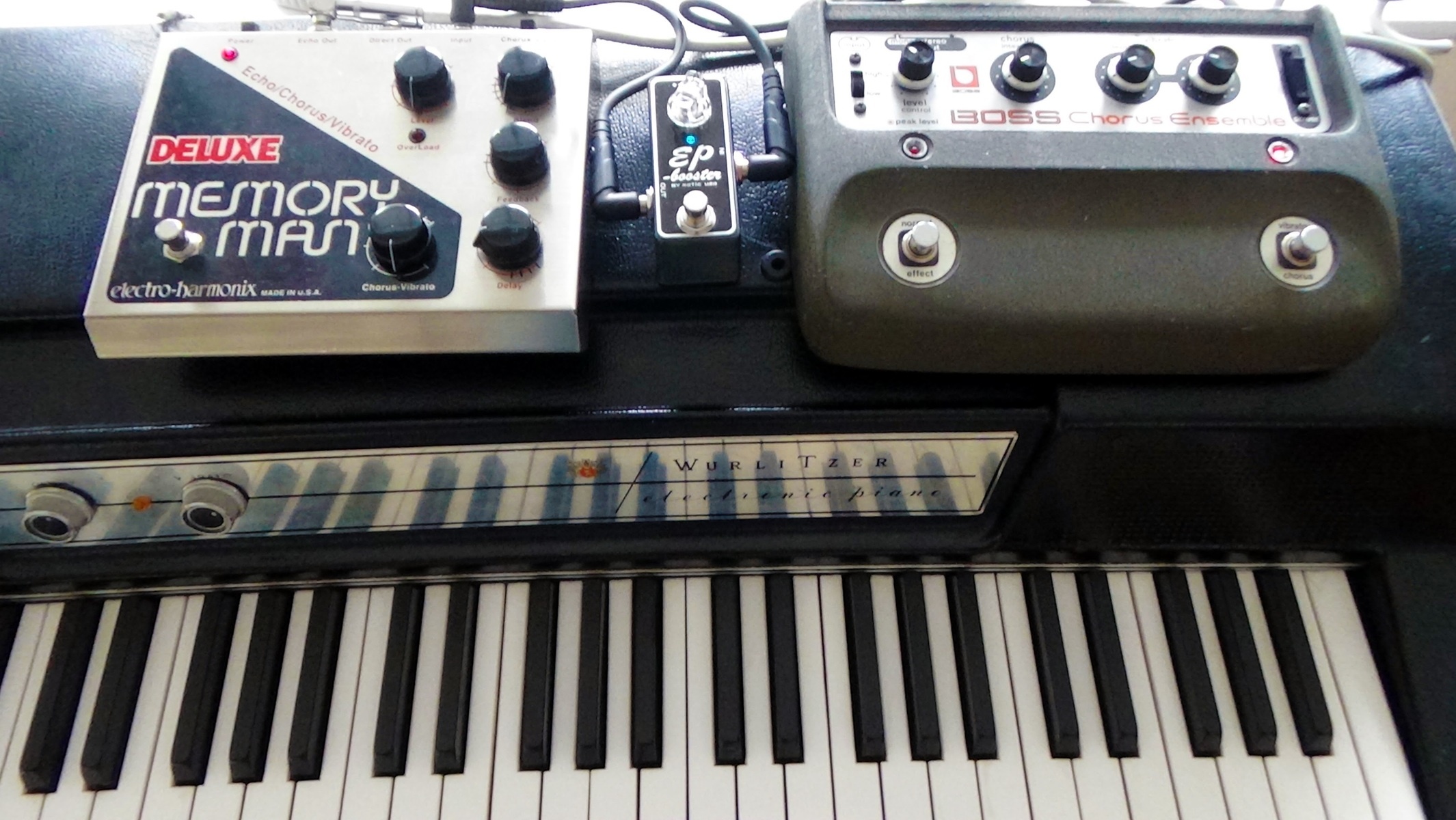 Electronic Synth Setup by benjamindehli featuring Boss CE-1 Chorus Ensemble, Xotic Effects EP Booster, and Wurlitzer 200A and 1 more piece of gear