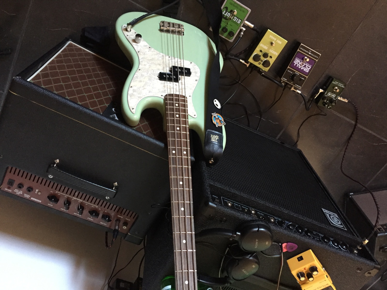 Metal Bass Rig by manuel_barraza featuring MXR M169 Carbon Copy, Electro-Harmonix Bass Big Muff Pi Fuzz, and Electro-Harmonix EH-4600 Small Clone and 5 more pieces of gear