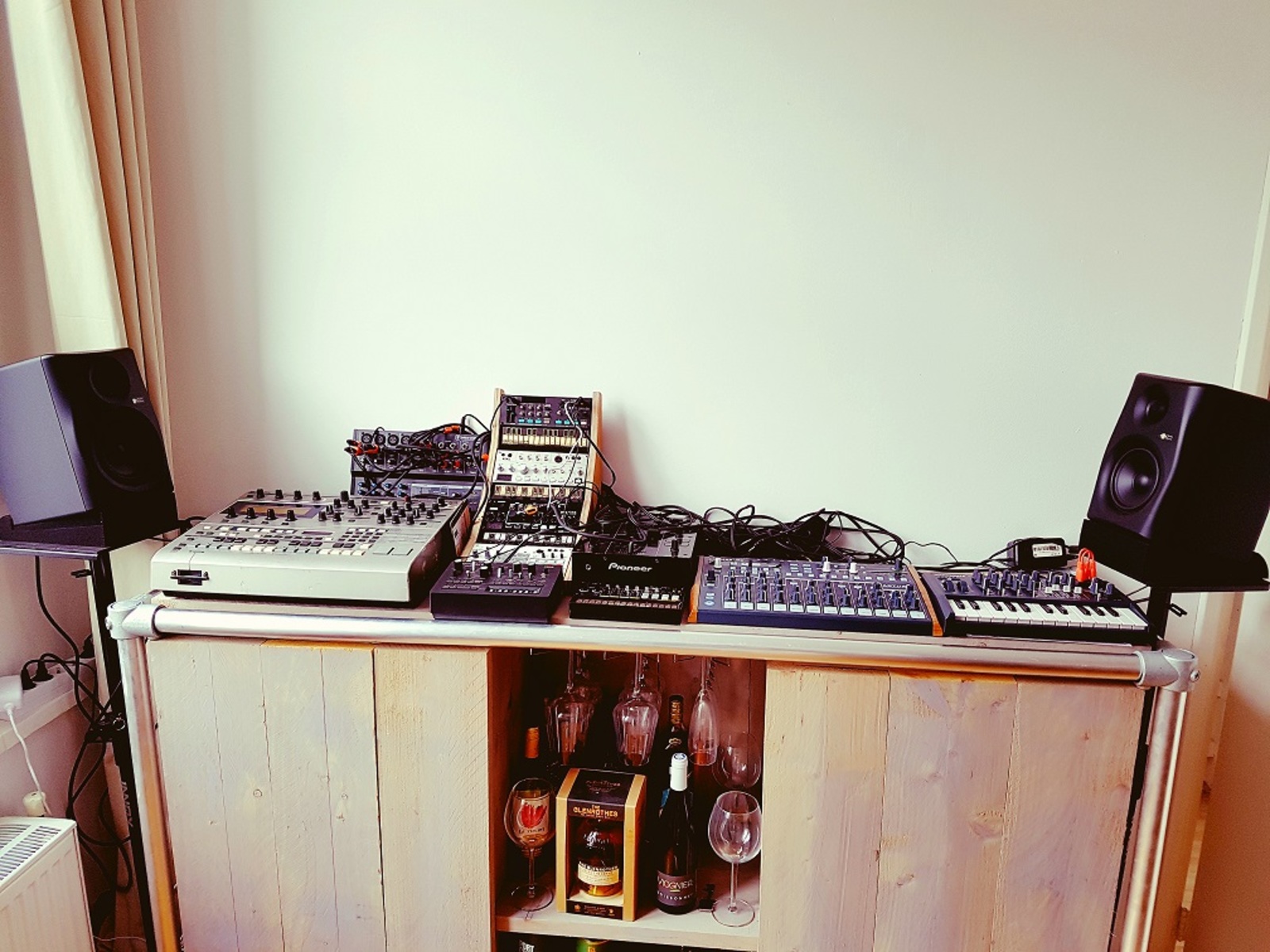 therhomb's music gear photo