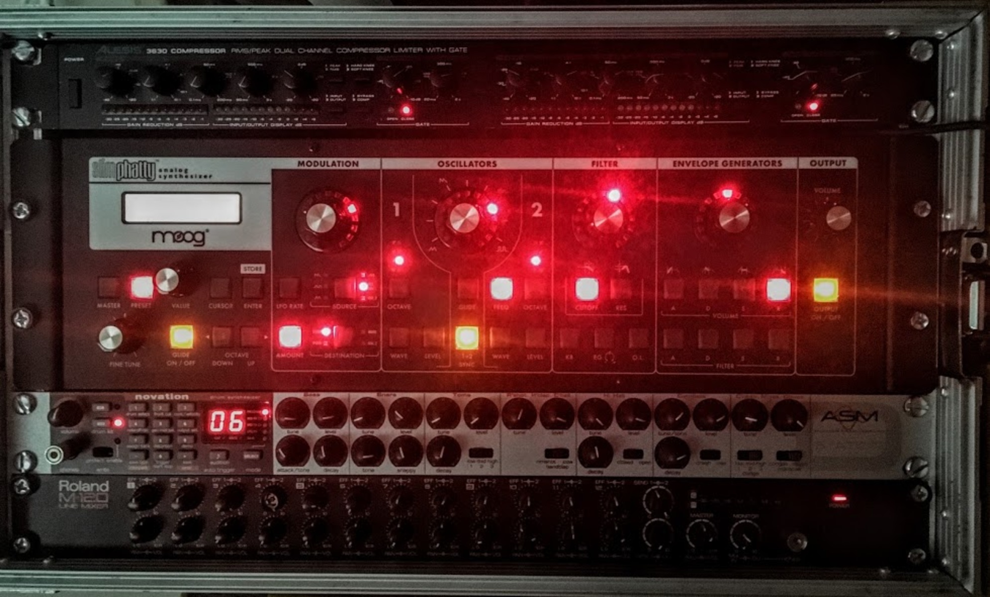 470's music gear photo