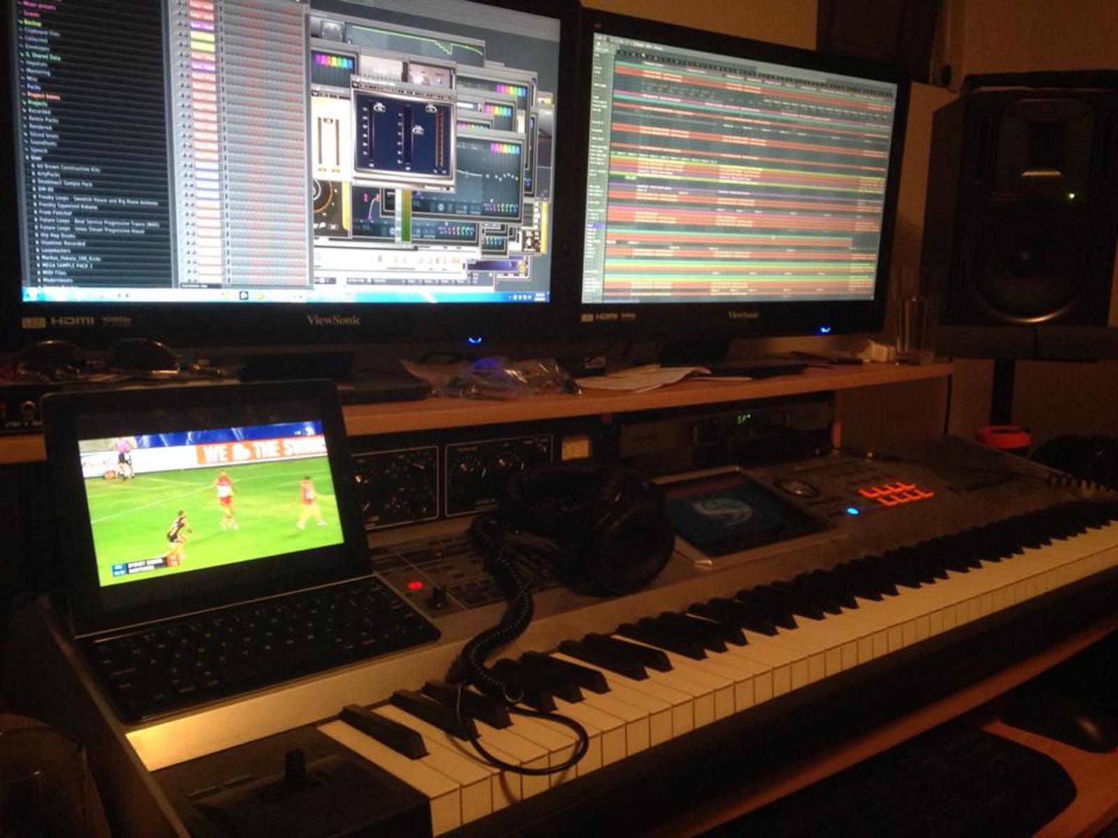 illuminor's music gear photo