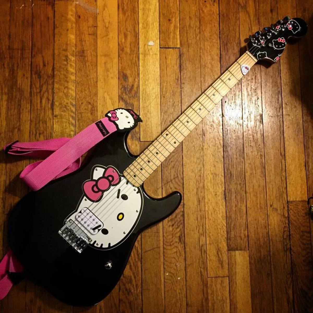 Metal Music Gear Setup by cantxsay featuring Squier Hello Kitty Stratocaster