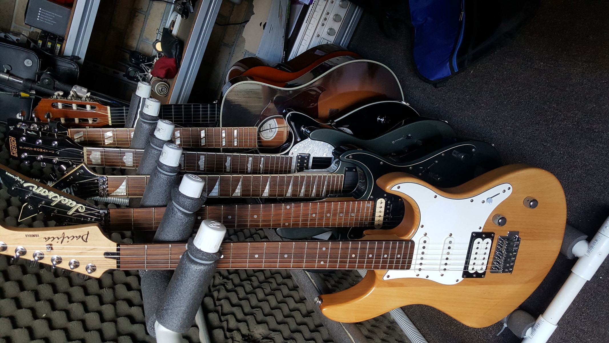 Jackson Music Gear Setup by rene_martinez featuring Yamaha Pacifica PAC112V, jackson ps-1 performer, and Jackson DKMGFF Dinky and 1 more piece of gear