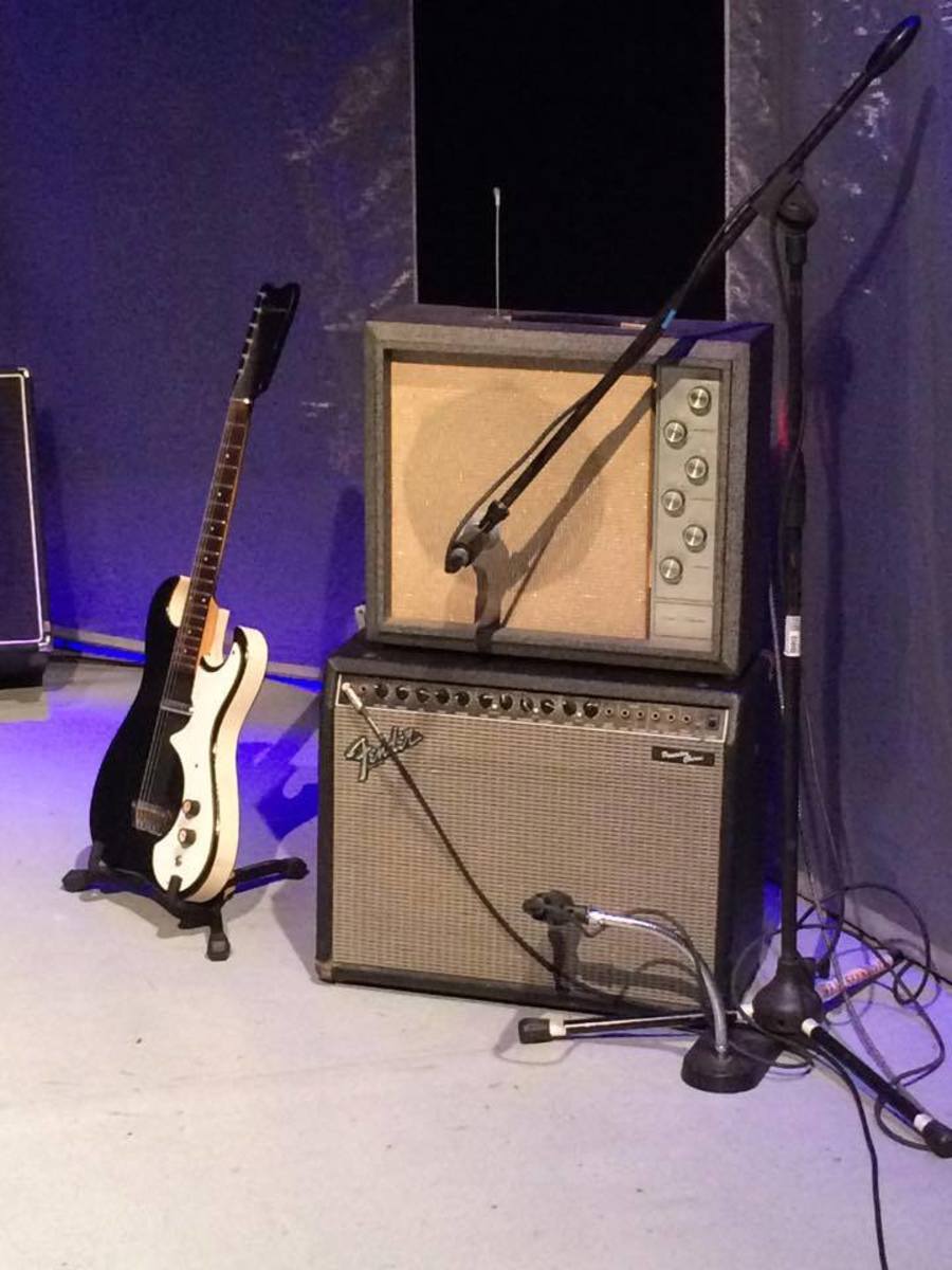 Amp Rig by serionoserio featuring Silvertone 1448L Model 57 and Silvertone Model 1482 5-Watt 1x12 Combo