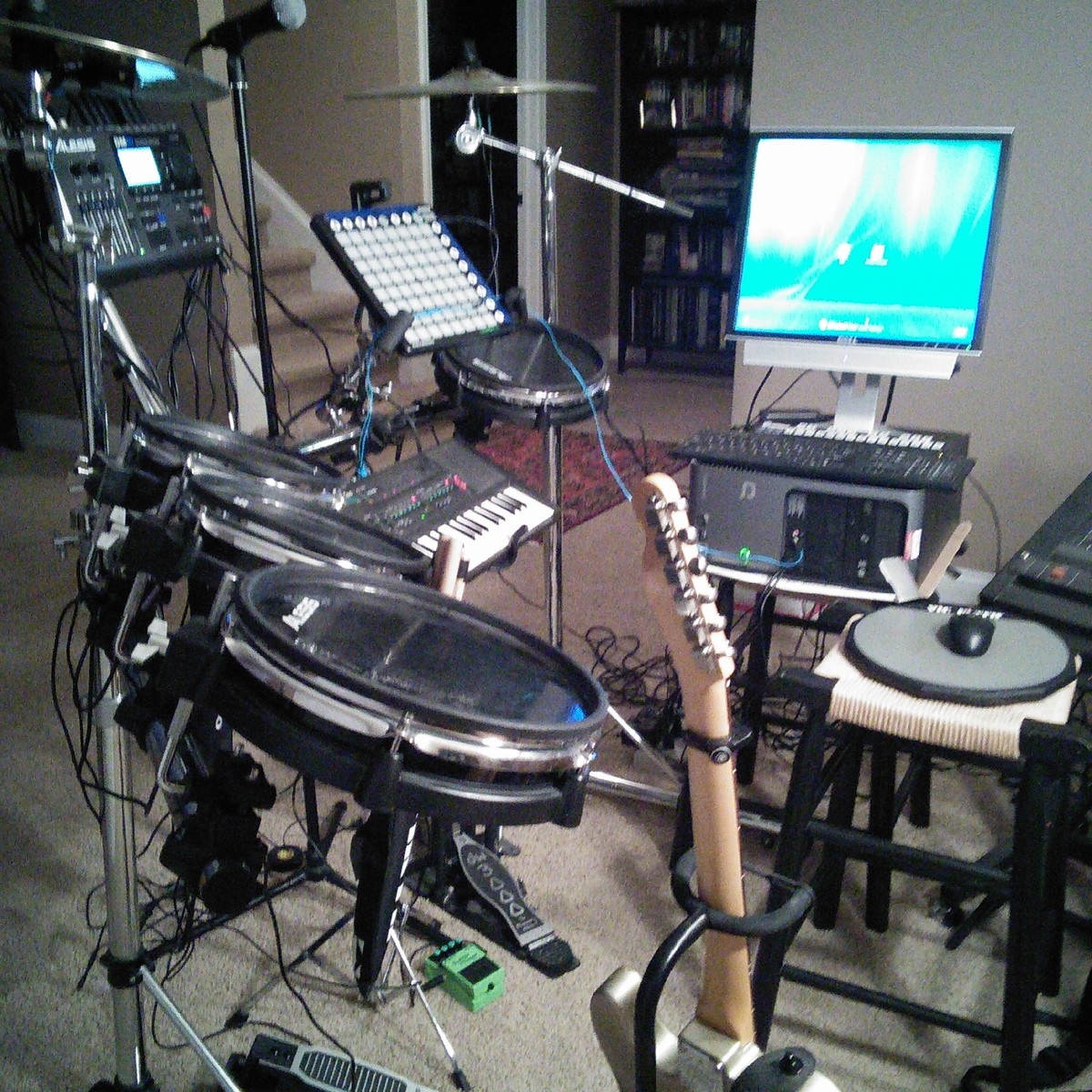moscowbeachclub's music gear photo