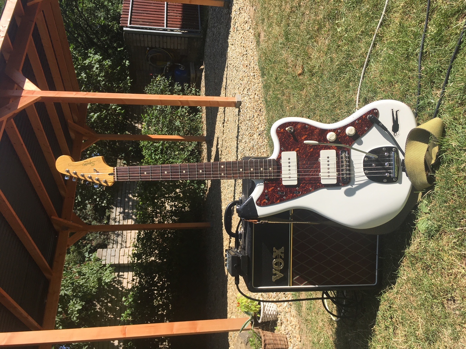 Squier Amp Rig by tomas_dvoulety featuring Vox AC4 C1-12 4 Watt Class A Tube Guitar Amp Combo With 12" Speaker and Squier Vintage Modified Jazzmaster