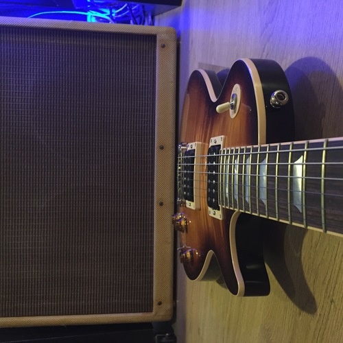 Photo of Gibson Les Paul Less+