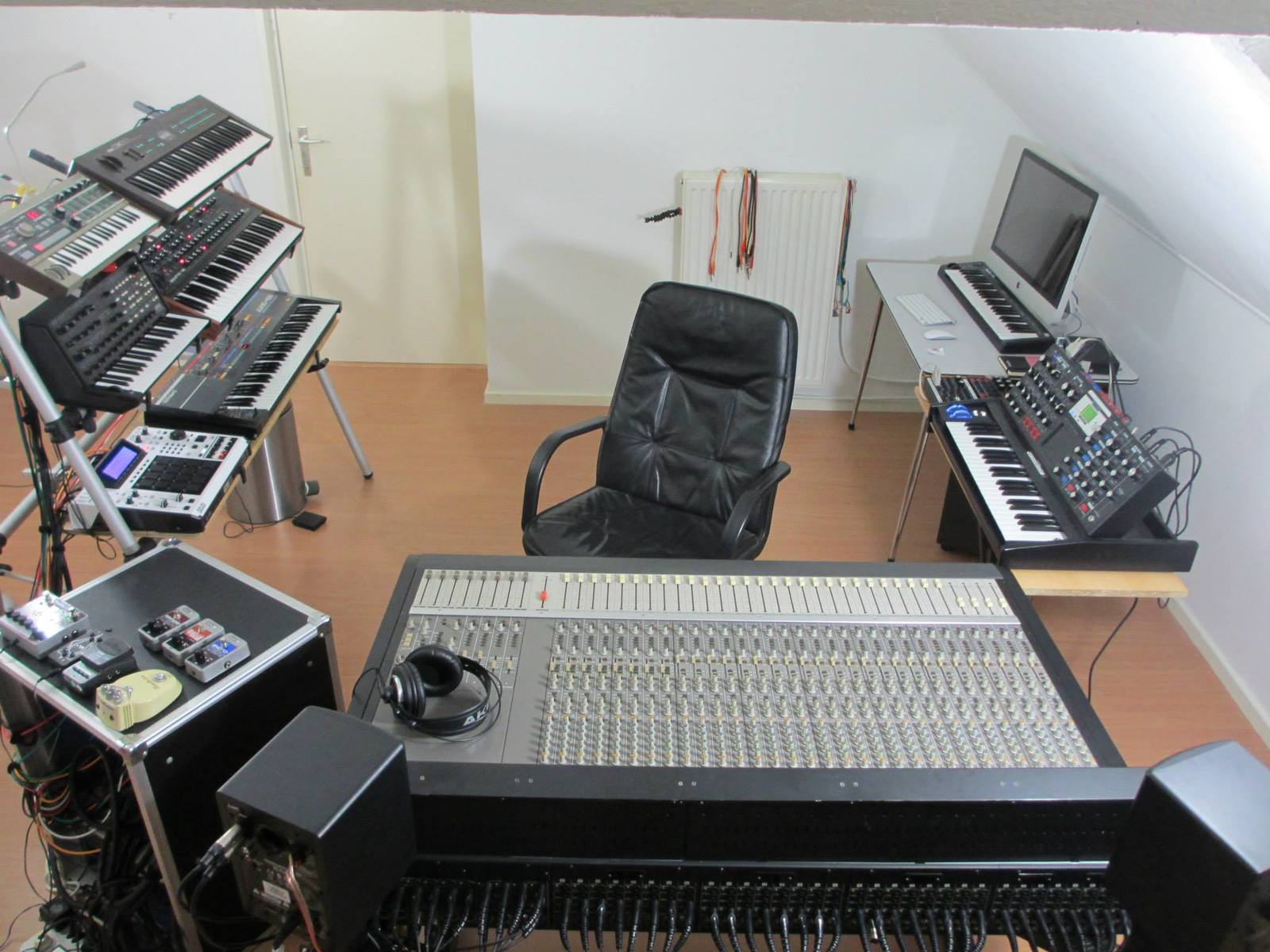 Electronic Studio Setup by sniv featuring Dave Smith Instruments Prophet '08 Synthesizer, Roland Juno-106, and Korg MicroKORG