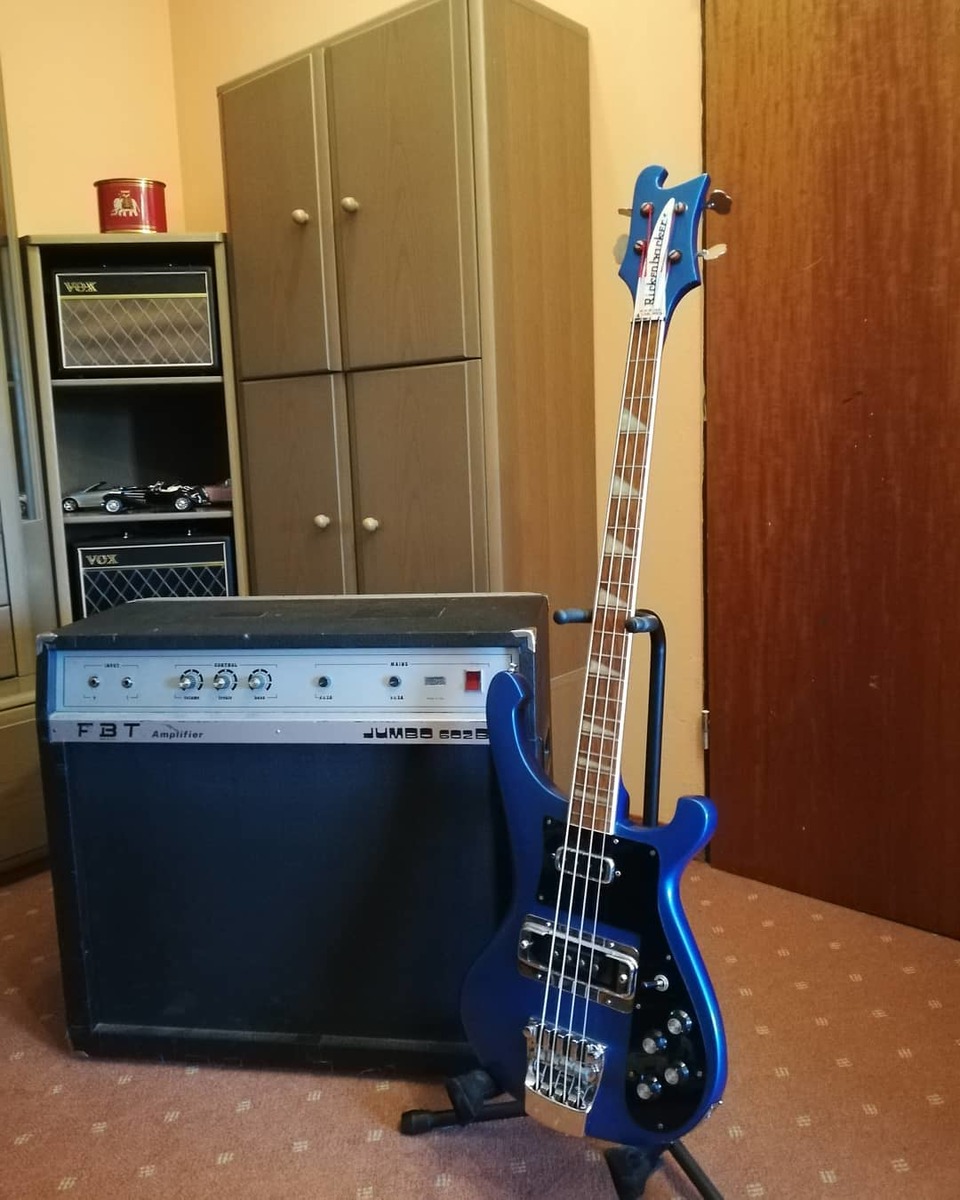 Vox Bass Rig by beatles1969 featuring Rickenbacker 4001, Vox Pathfinder 10, and Vox Pathfinder 10 Bass