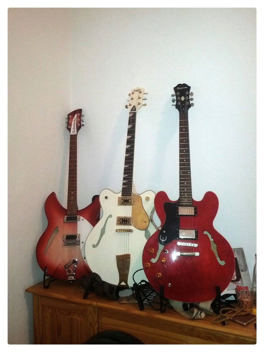 Music Gear Setup by radek_sys featuring Eastwood Classic 6, Rickenbacker 330 Electric Guitar, and Epiphone Dot