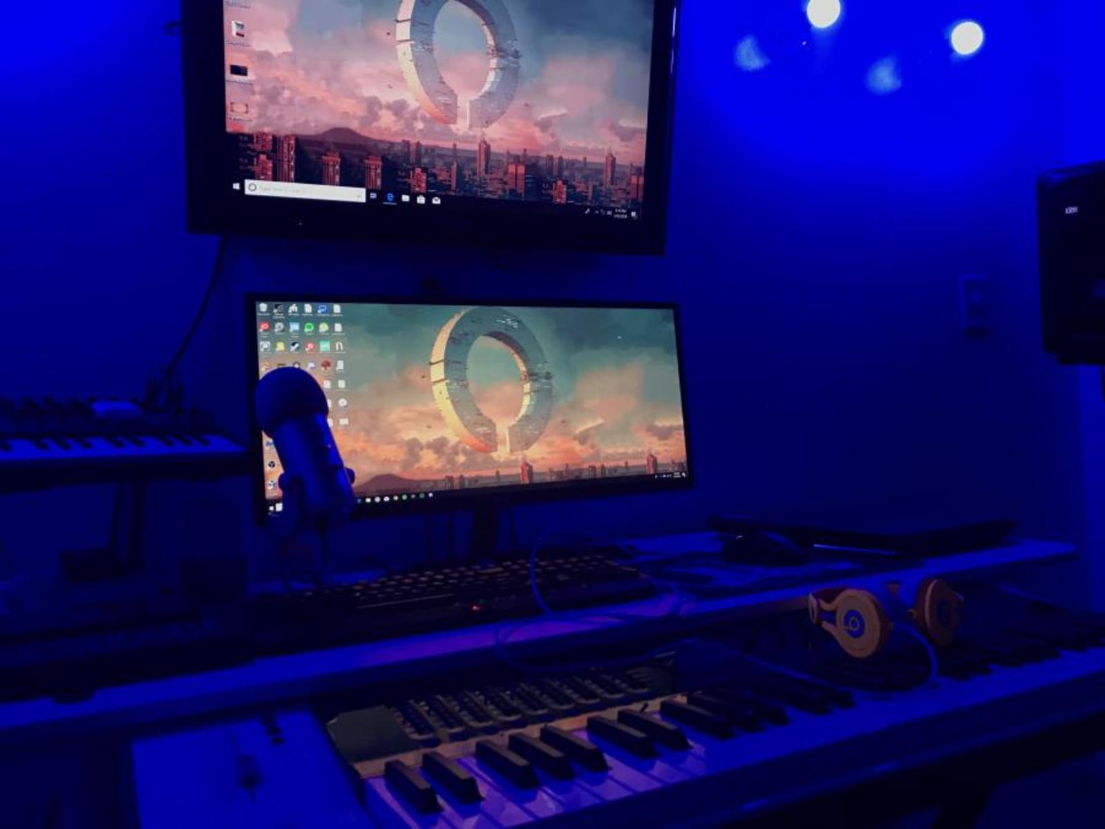 oxlo's music gear photo