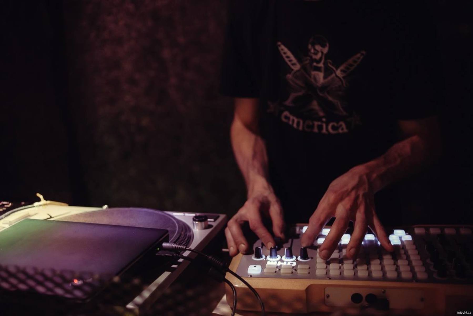 coallive's music gear photo