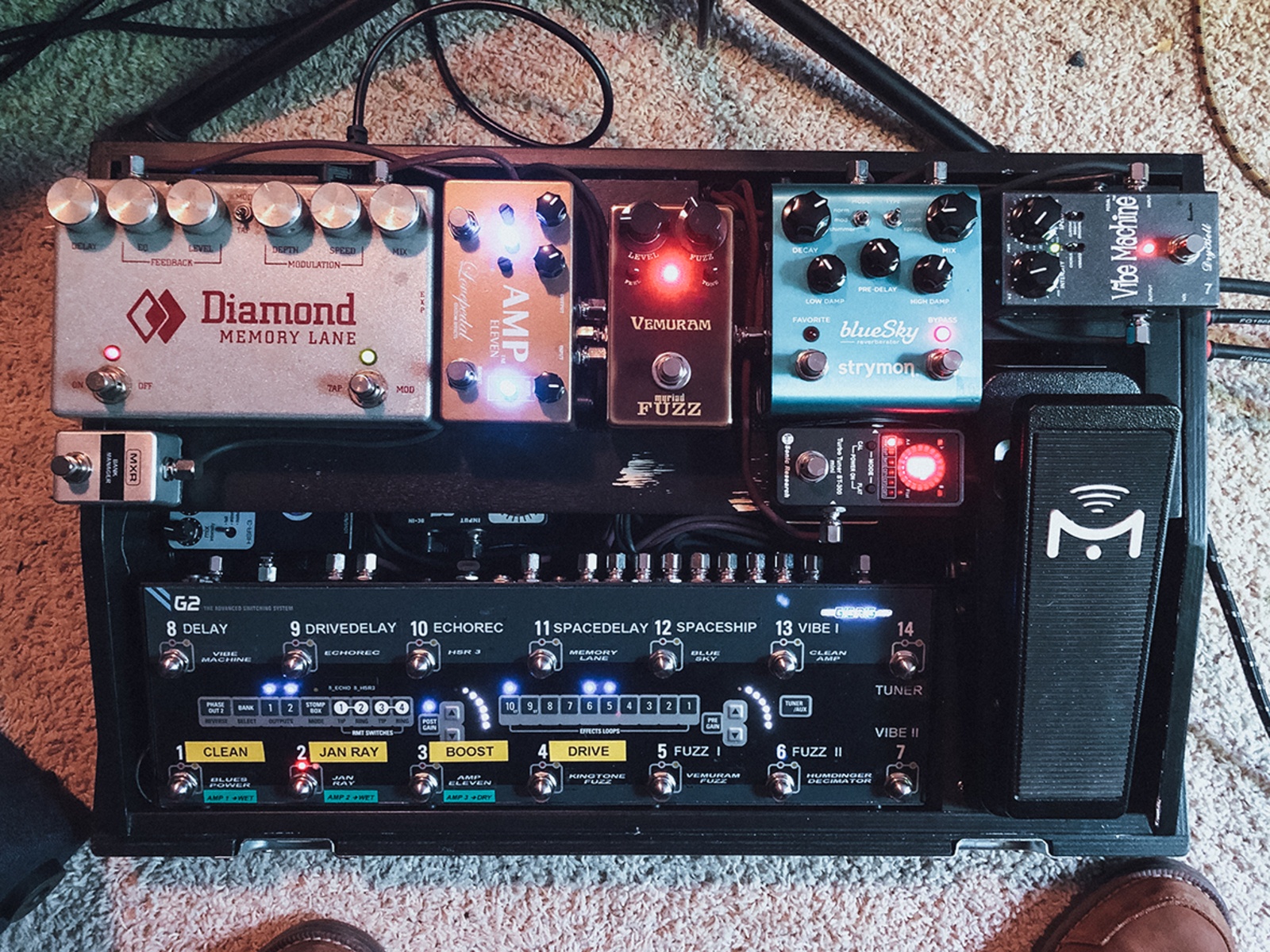 Music Gear Setup by fabianrink featuring Diamond Memory Lane, Vemuram Myriad Fuzz, and Strymon blueSky Reverberator and 2 more pieces of gear